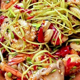 ตำผักบุ้งฝอย ใส่กุ้ง+หนวดหมึก