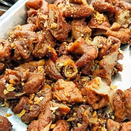ข้าวเหนียว+ไส้ทอดกระเทียม