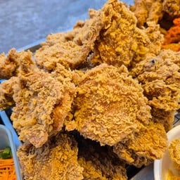 ระยำไก่แซ่บ (ข้าวยำไก่แซ่บ) ตลาดเซเยส มาร์เก็ต