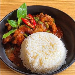 ผัดพริกแกงเนื้อใบยี่หร่า