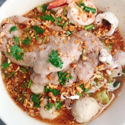ก๋วยเตี๋ยวต้มยำรวมมิตร