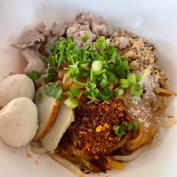 ก๋วยเตี๋ยวแห้งหมู (ซีอิ้วดำ)