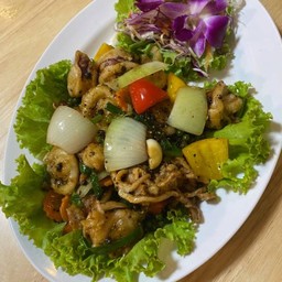 ปลาหมึกไข่ผัดพริกไทยดำ.