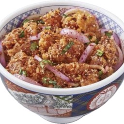 ข้าวหน้ายำไก่คาราอาเกะแซ่บ