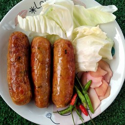 ไส้กรอกอีสาน《แม่ปราณี》(ปากทางเวียงทอง)***หน้า ตรอ.สาขา1