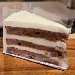 Carrot cake (vegetarian)