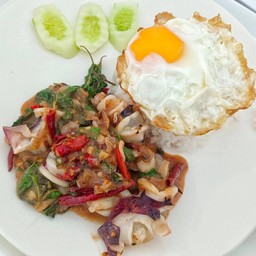 กระเพราโครตหมึกไข่ข้น/ไข่ดาว