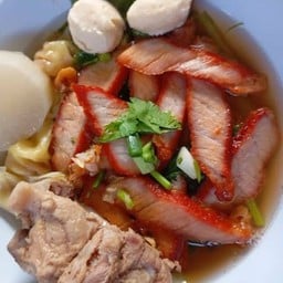 บะหมี่เกี๊ยวหมูแดง