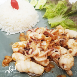 ข้าวปลาหมึกกระเทียม*