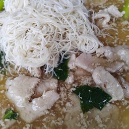 ราดหน้าหมู เส้นหมี่