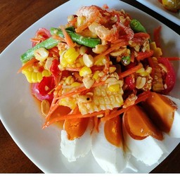 ตำข้าวโพดใข่เค็มไทย