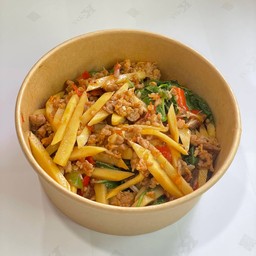 ผัดหน่อไม้ใบโหระพาหมูสับ (กับข้าว)