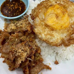 ข้าวหมูทอดกระเทียม
