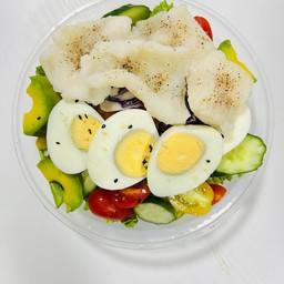 สลัดปลาดอร์รี่+ ไข่ต้ม