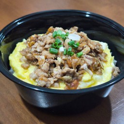 ข้าวไข่ข้นหมูกระเทียม