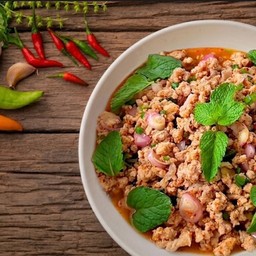 ลาบหมู (กับข้าว)
