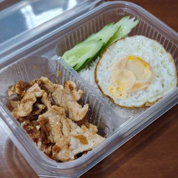 ข้าวไก่กระเทียม+ไข่ดาว