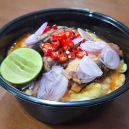 ข้าวไข่ข้นยำปลากระป๋อง