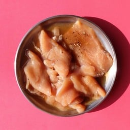 ไก่นุ่มหมักพริกไทยดำ (200g)