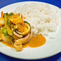 ข้าวปลาหมึกผัดใข่เค็ม