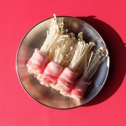 สามชั้นพันเห็ดเข็มทอง (200g)