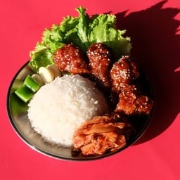 ชุดข้าวไก่ทอดผัดซอสเมียงดง