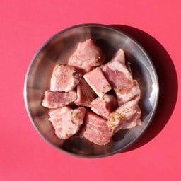 หมูลูกเต๋าหมักออริกาโน (200g)