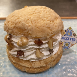 Bigne With Hazelnut Cream