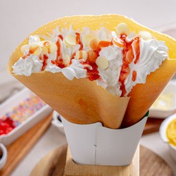 เครปวิป ดับเบิ้ลสตอเบอรี่ทั้งซอสและแยม ไวท์ช็อคกรุบกริบ.