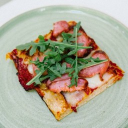 Pizza Italian sausage and wild rocket