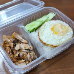 ข้าวหมูกระเทียม+ไข่ดาว