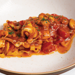 (Pasta)Tagliatelle With Mix Seafood And Fresh Tomatoes