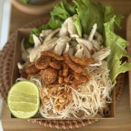 วันปังปัง หมี่คลุกไก่ฉีก