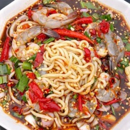 ยําเส้นไข่ขาว กุ้ง6ตัว ใหญ่สะใจ