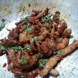 ข้าวกะเพราเนื้อแดดเดียว
