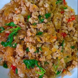 ข้าวกะเพราหมูสับวุ้นเส้น