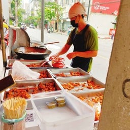 ข้าวเหนียวหมูทอด ตรงข้าม Aia สำนักงานใหญ่