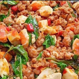 ข้าวกะเพราหมูสับไข่เค็ม
