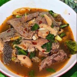 ต้มแซ่บเครื่องในเนื้อ