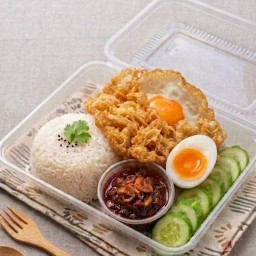 ข้าว น้ำพริกผัด by แพรว ซอยสุวรรณประสิทธิ์ 1