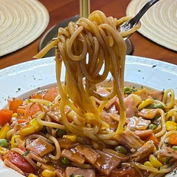 สปาเก็ตตี้ซอสมะเขือเทศหมูสับ