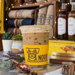 noob truck หน้าเปียกปากหมา หน้าร้านข้าวเปียกปากหมา
