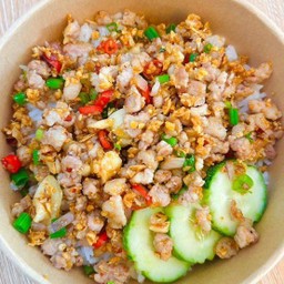 ข้าวหมูสับคั่วพริกเกลือ