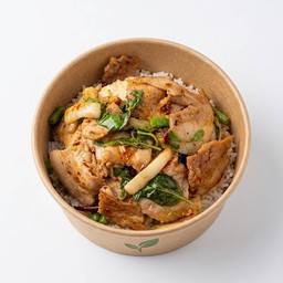 ข้าวกระเพราหมูสามชั้นสไลด์