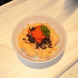ข้าวหน้าสลัดแซลม่อนมายองเนสไข่กุ้ง (จับคู่สาหร่าย1ห่อ)