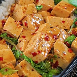 ข้าวกะเพราหมูยอ