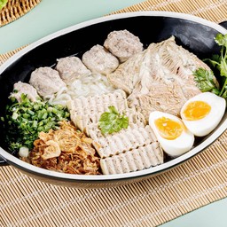 ก๋วยจั๊บทรงเครื่อง