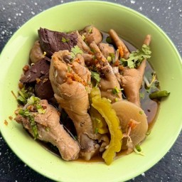 ก๋วยเตี๋ยวไก่แม่ยาใจ