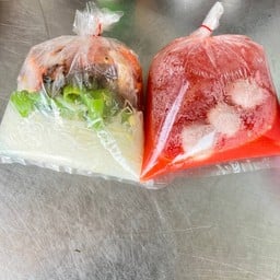 ชาย4บะหมี่เกี๊ยวบ้านเอื้อ ตลาดนารามาร์เก็ต บ้านเอื้อ ตลาดนารามาร์เก็ต แสนภูดาษ