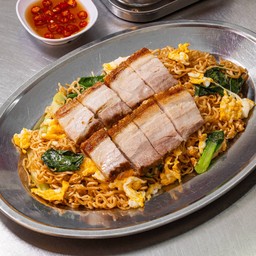 F41 มาม่าผัดหมูกรอบ